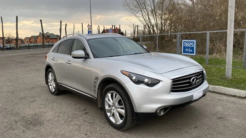 Infiniti FX 37 2