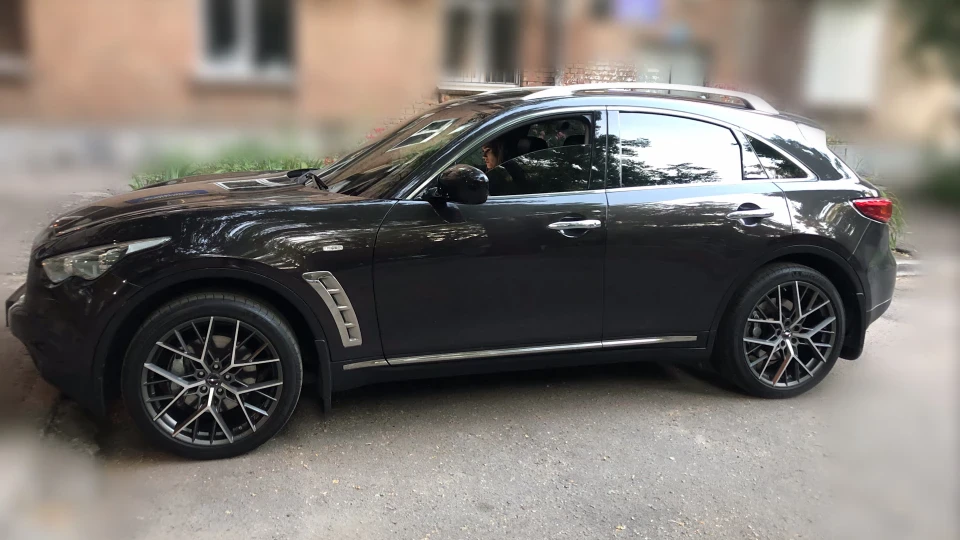 Infiniti FX 50s 5.0 "Alpha male" 2
