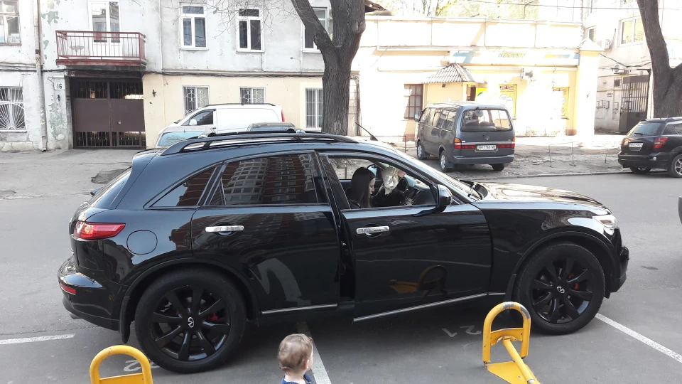 Infiniti FX Black 4
