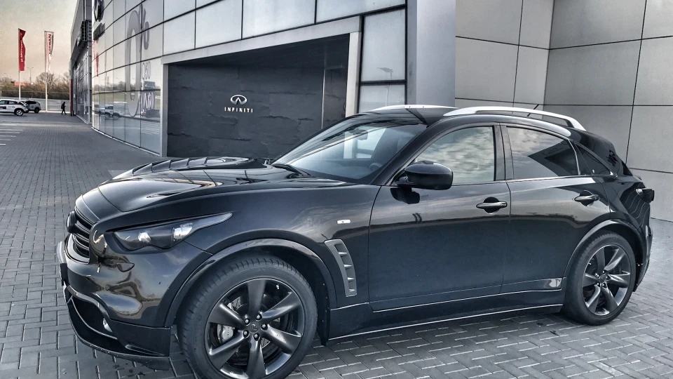 Infiniti FX Чорний Vettel