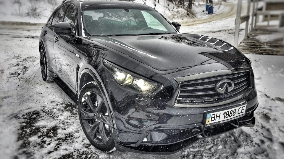 Infiniti FX Чорний Vettel 3