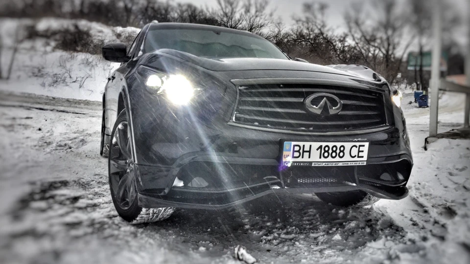 Infiniti FX Чорний Vettel 4