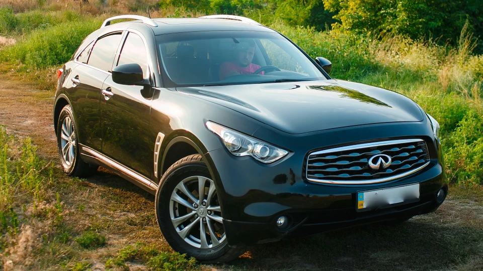 Infiniti FX Гламурний бегемот