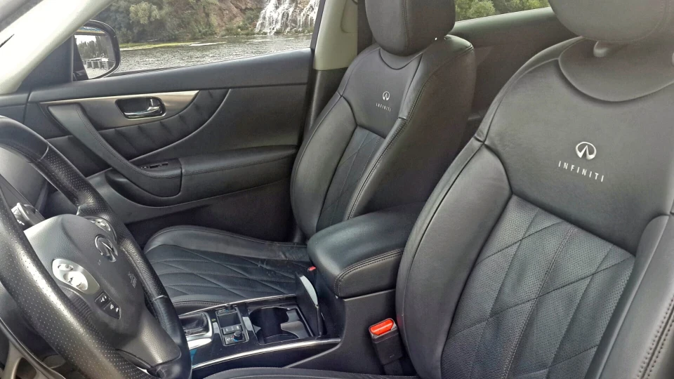 Infiniti FX Гламурний бегемот 3