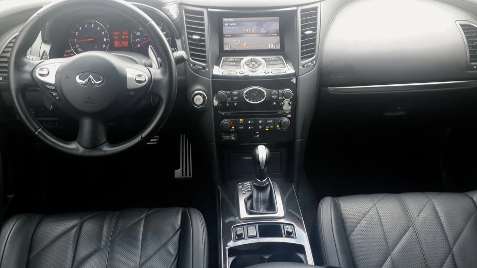 Infiniti FX Гламурний бегемот 4