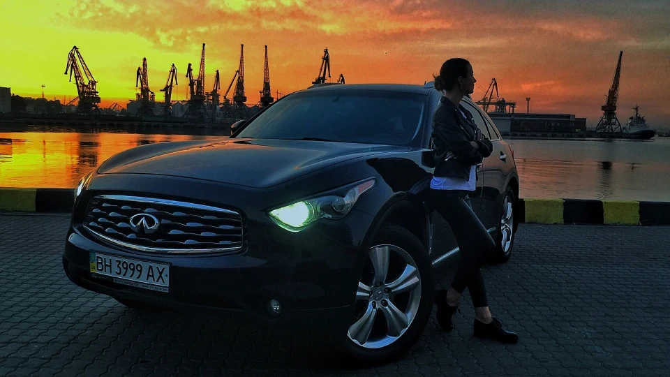 Infiniti FX the Black Raven 3