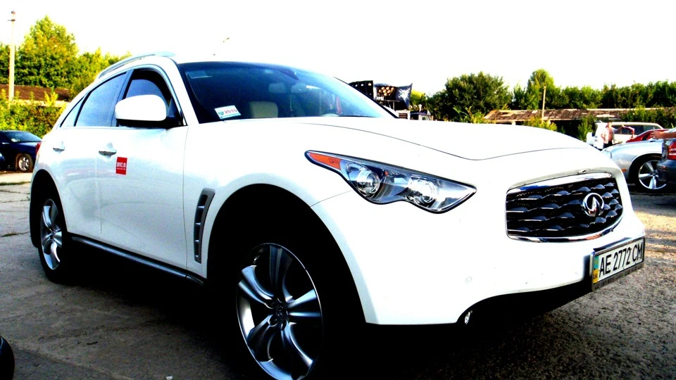 Infiniti FX White Demon 2