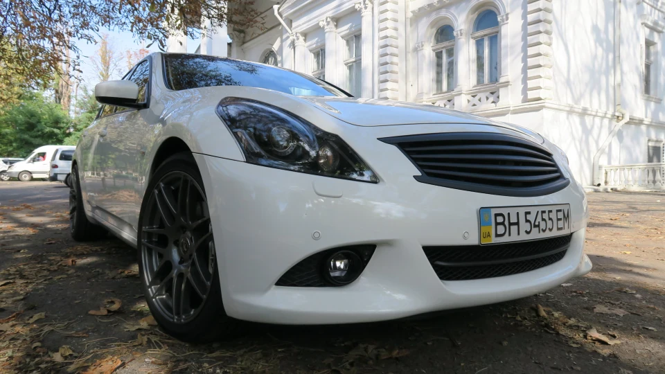 Infiniti G25 3