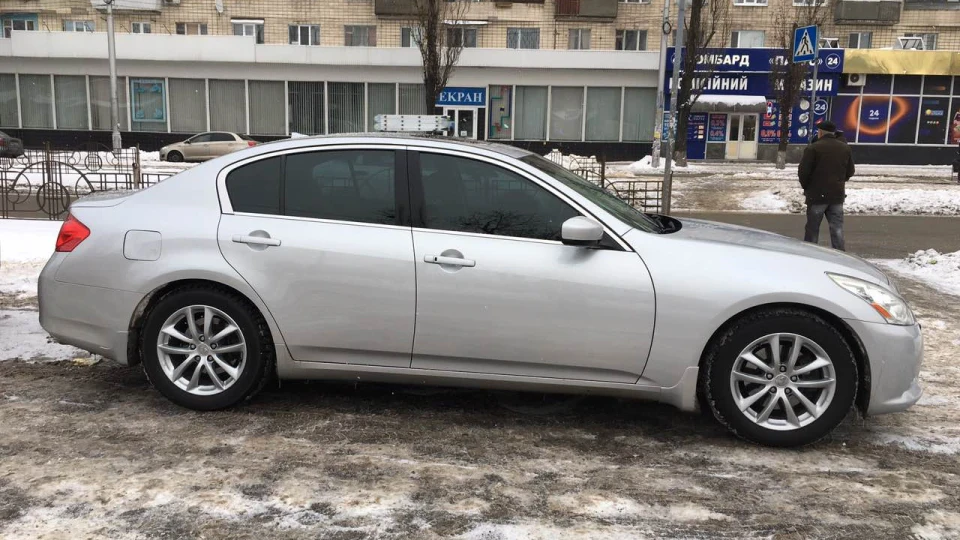 Infiniti G25 2