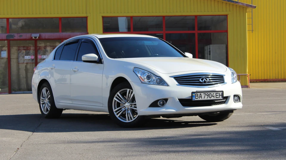 Infiniti G25 3
