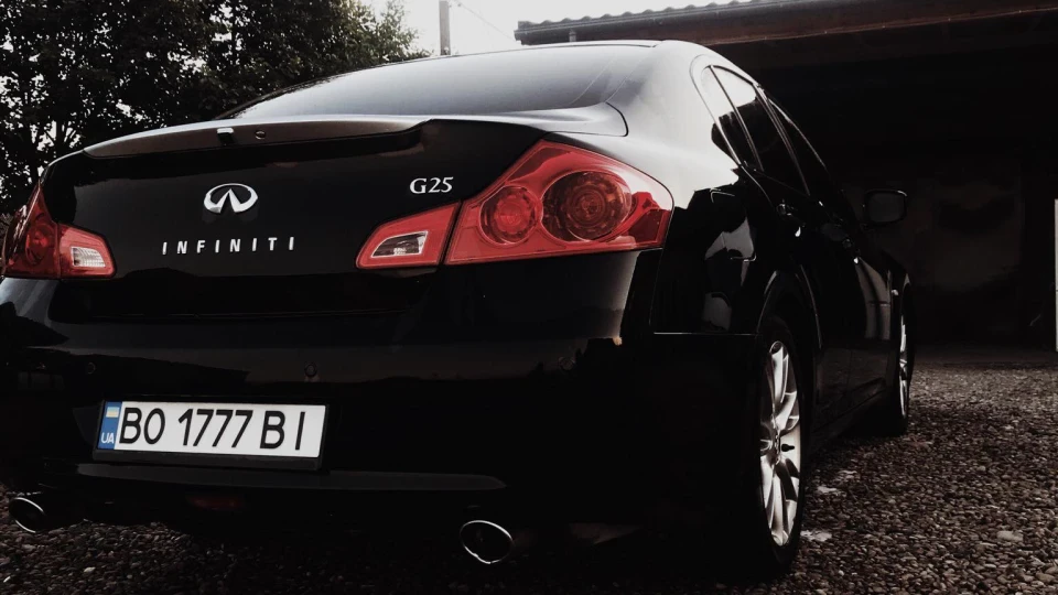 Infiniti G25 4