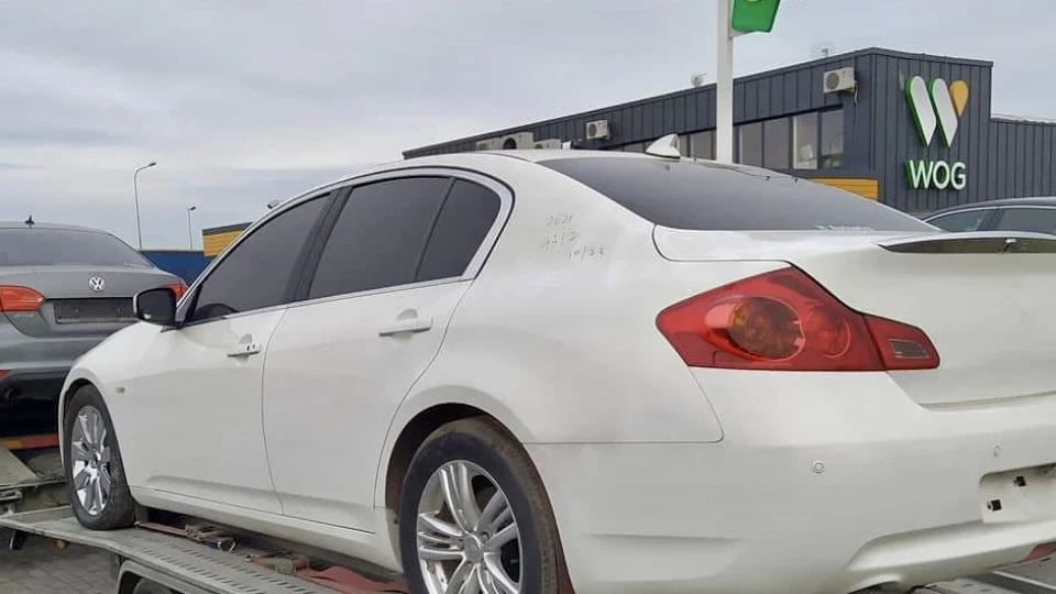 Infiniti G25 G-гуча блондинка 2