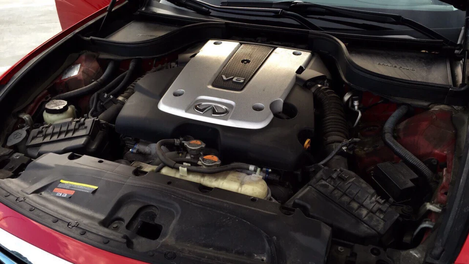 Infiniti G25 Hi-Tech 5