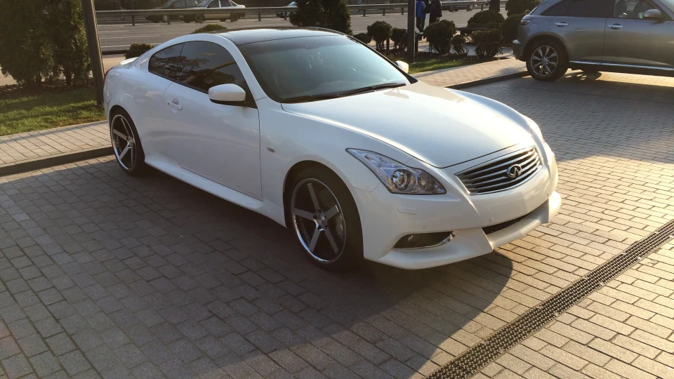 Infiniti G37 Coupe 2