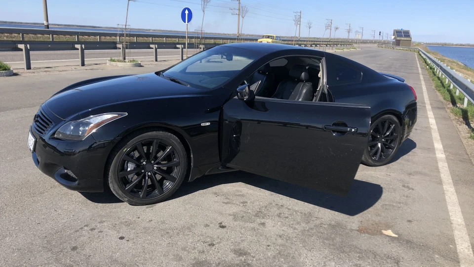 Infiniti G37 Coupe S Redback