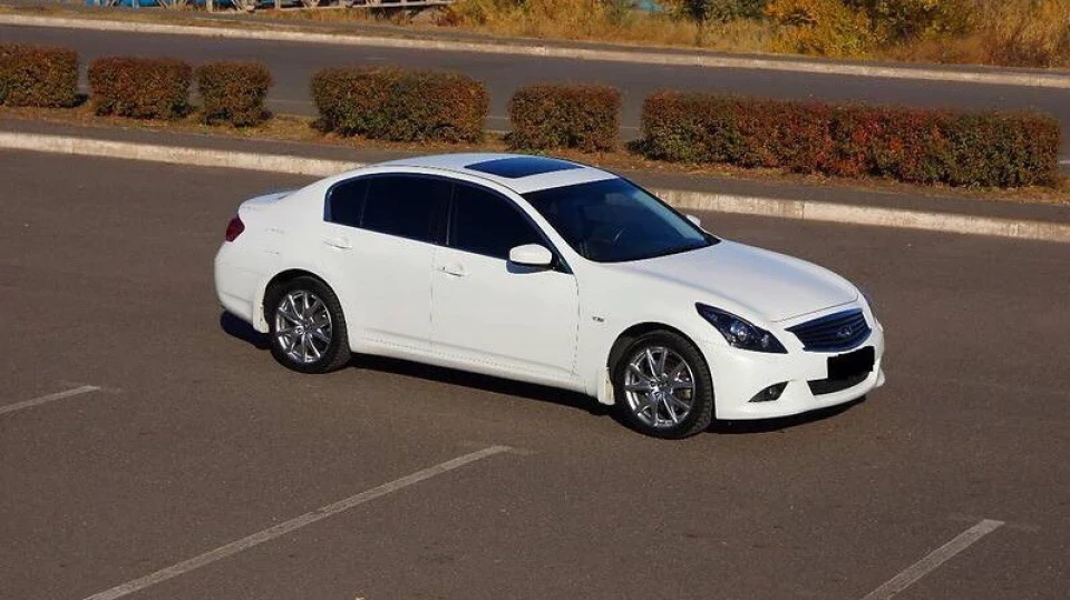 Infiniti G37 Sedan G37xS 2
