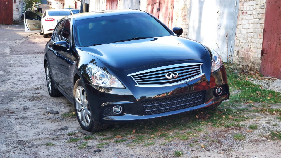 Infiniti G37 Sedan XS 3