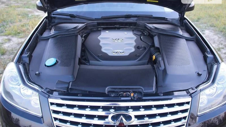 Infiniti M 4