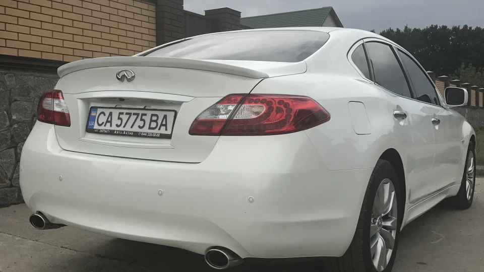 Infiniti M