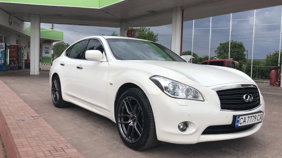 Infiniti M 3