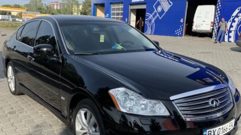 Infiniti M