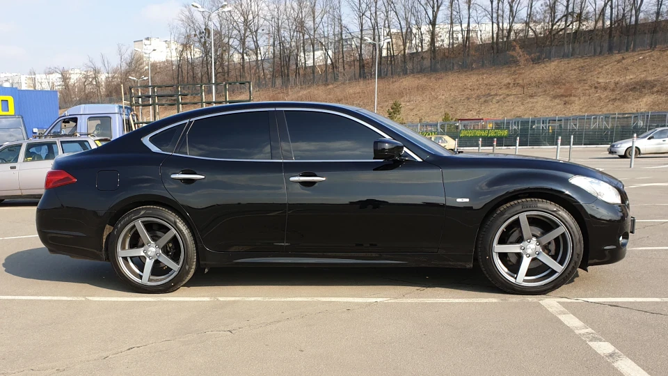 Infiniti M 3