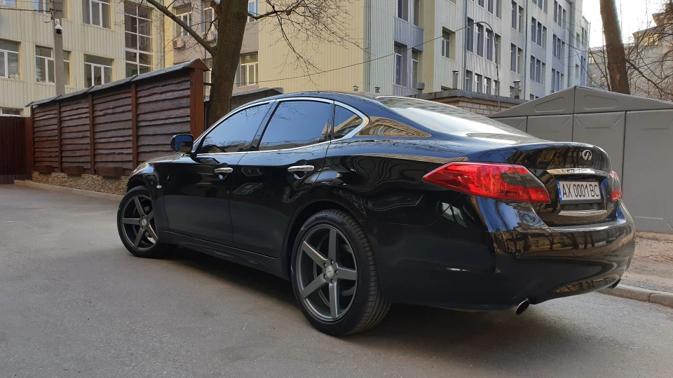 Infiniti M 4