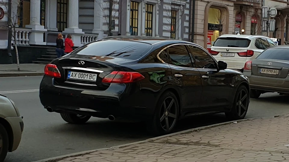 Infiniti M 5