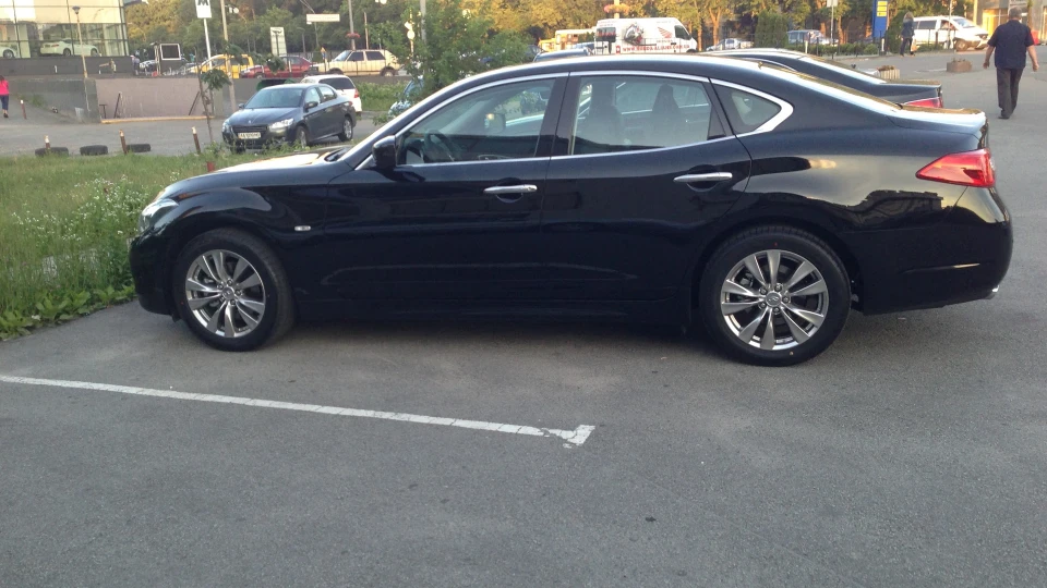 Infiniti M 3