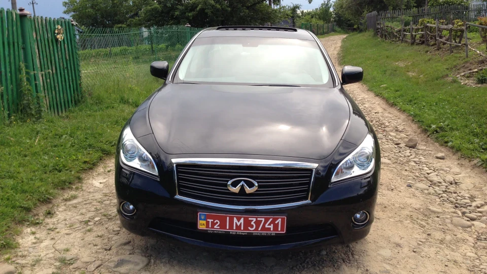 Infiniti M 4
