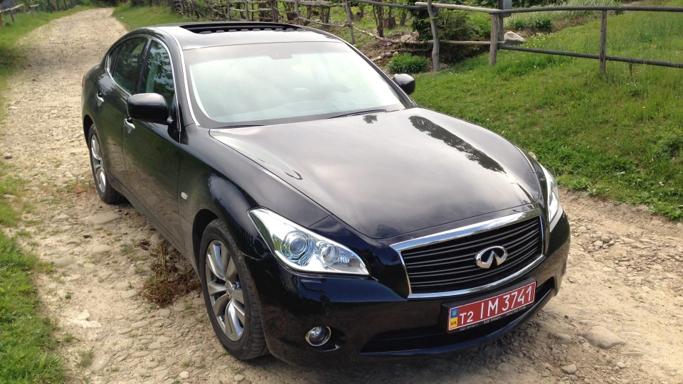 Infiniti M 5