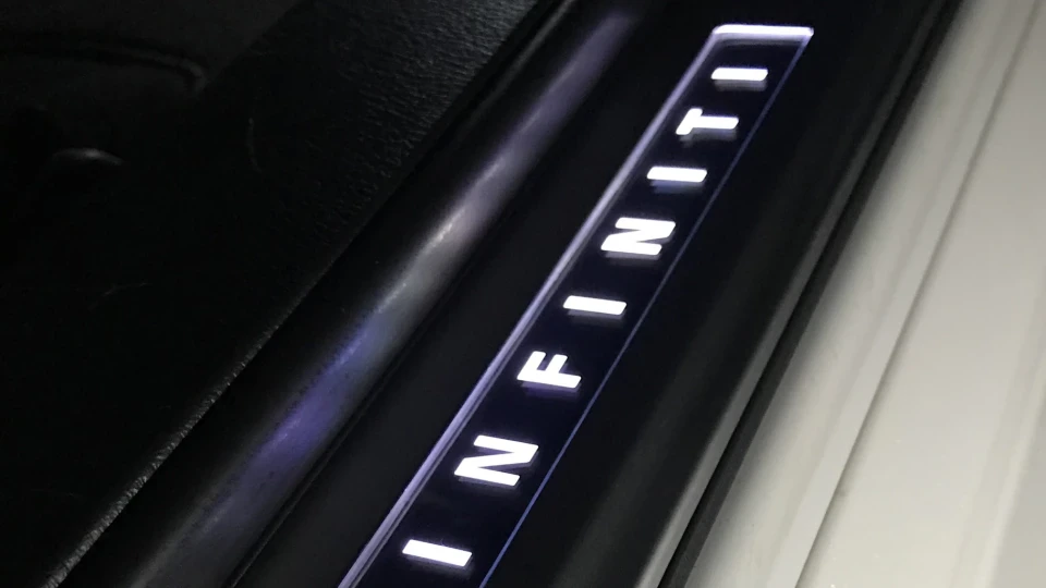 Infiniti M 37 x Rocket 4