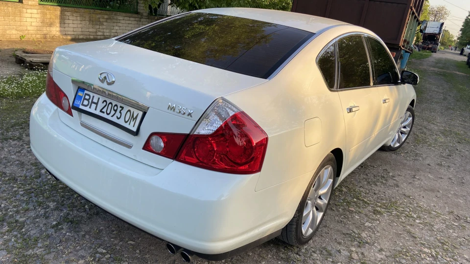 Infiniti M Білий 3,5 AWD 2