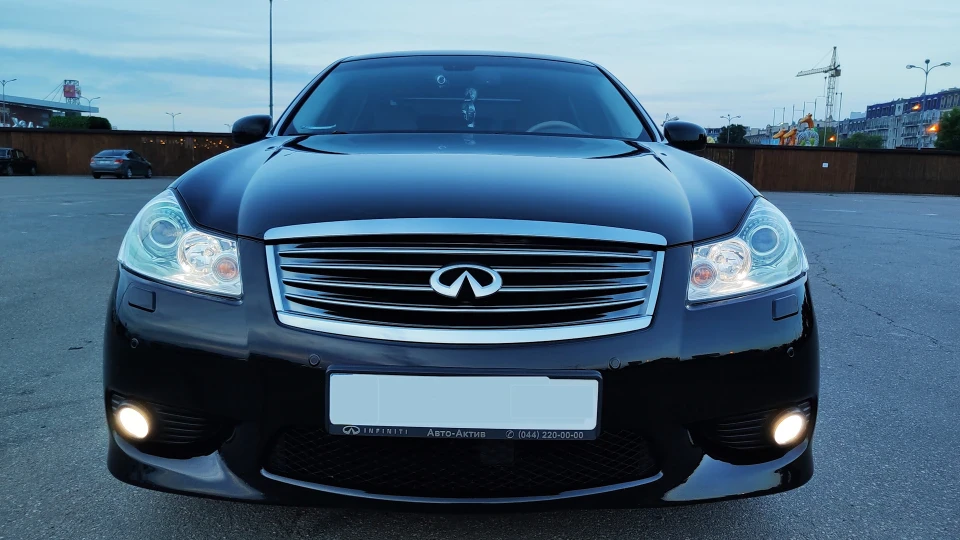 Infiniti M Вірний кінь Фіня 2