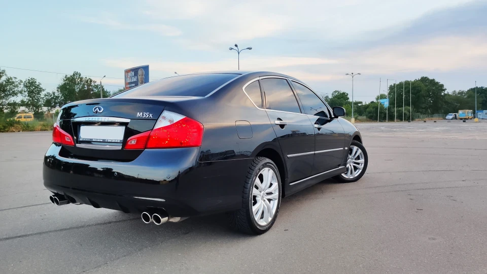 Infiniti M Вірний кінь Фіня 3