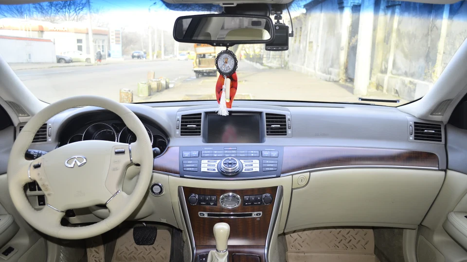 Infiniti M Вірний кінь Фіня 4