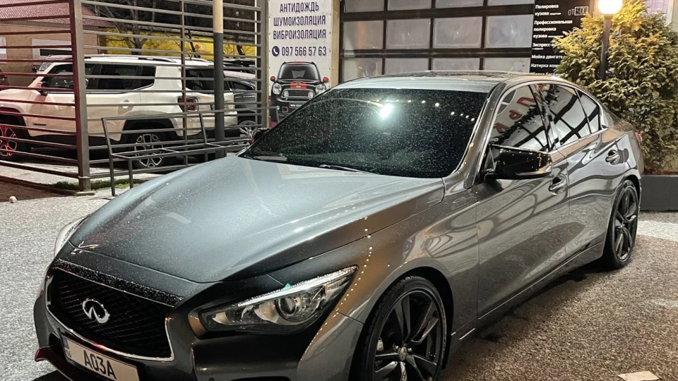 Infiniti Q50 Hybrid