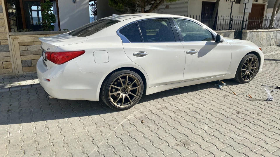 Infiniti Q50 3