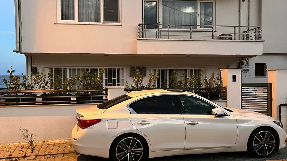 Infiniti Q50 5