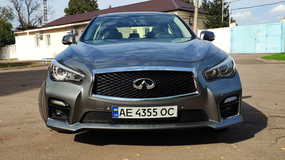 Infiniti Q50 4