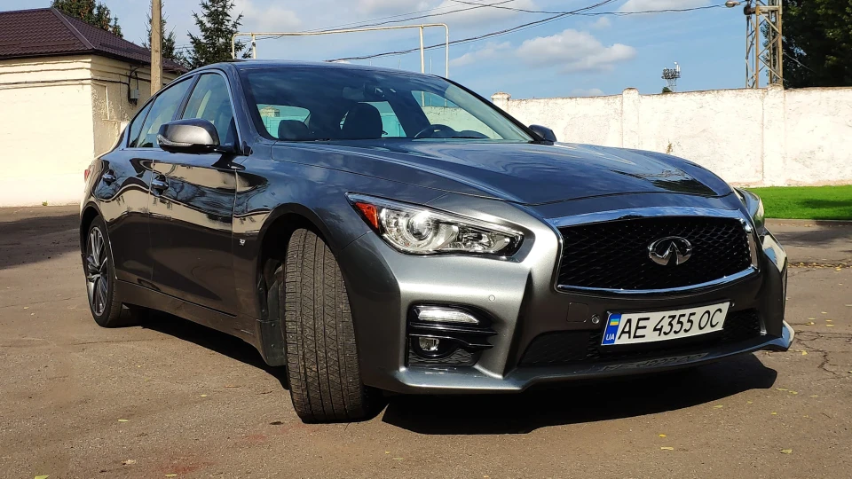 Infiniti Q50 5