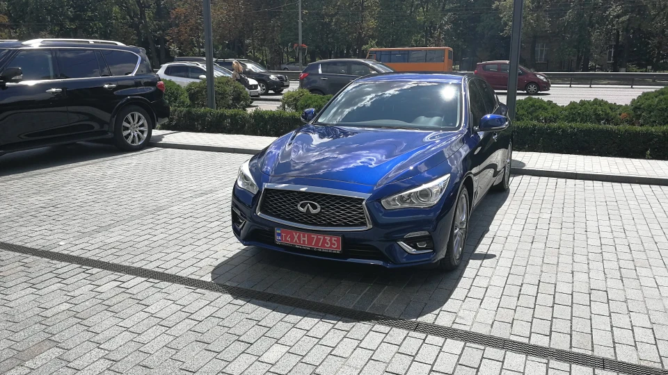 Infiniti Q50 4