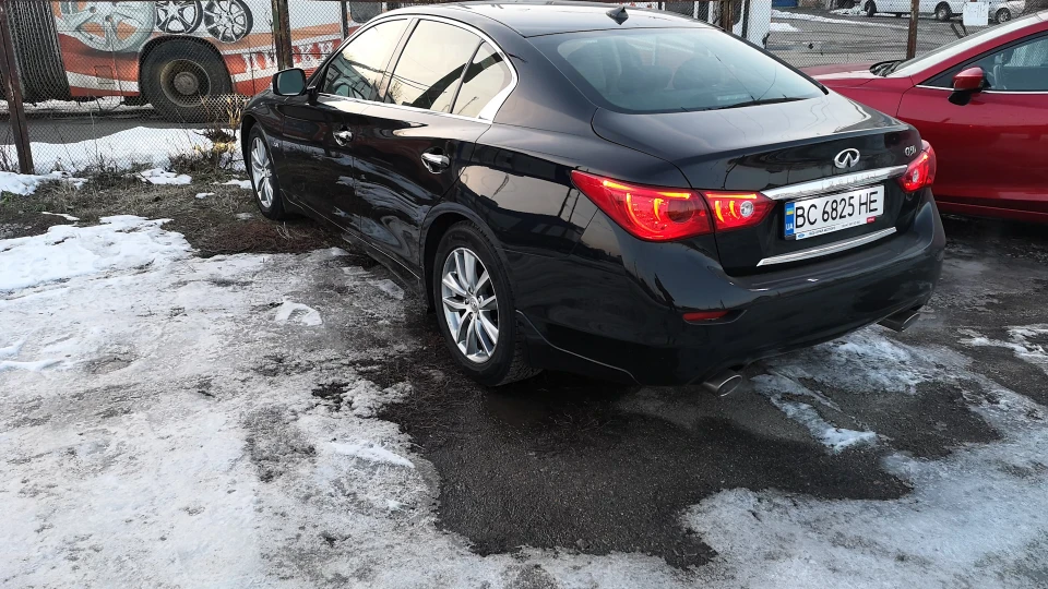 Infiniti Q50 2.0 t запальничка