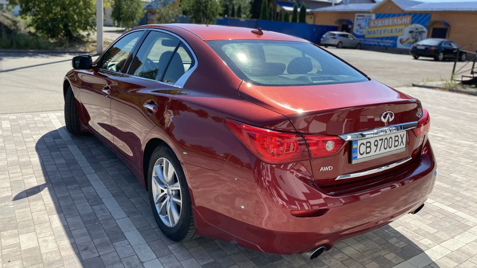 Infiniti Q50 3,7 awd