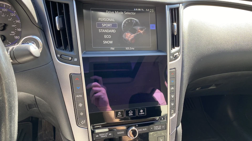 Infiniti Q50 3,7 awd 4