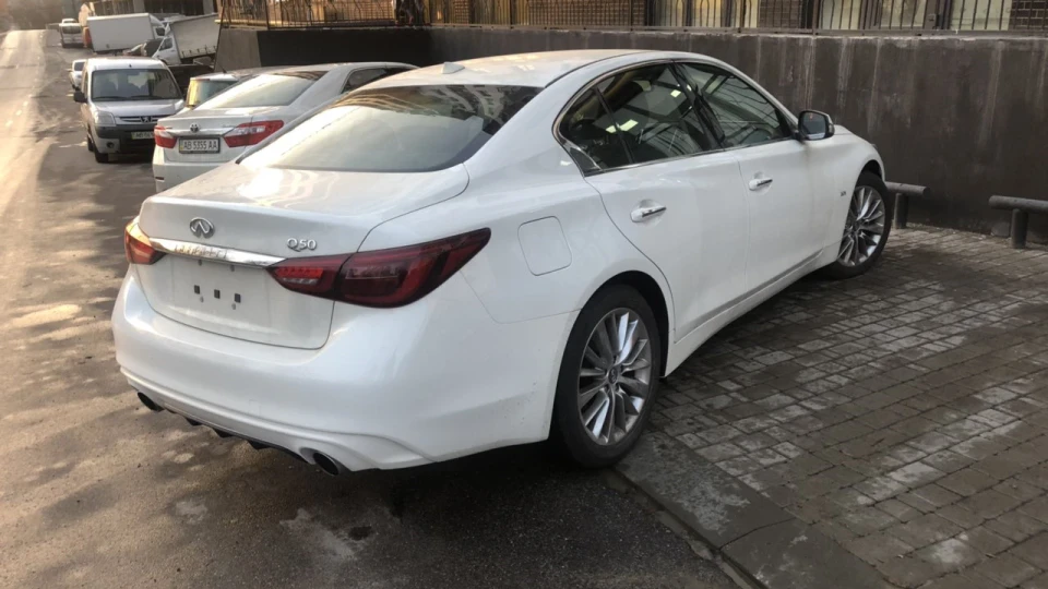 Infiniti Q50 Біле диво