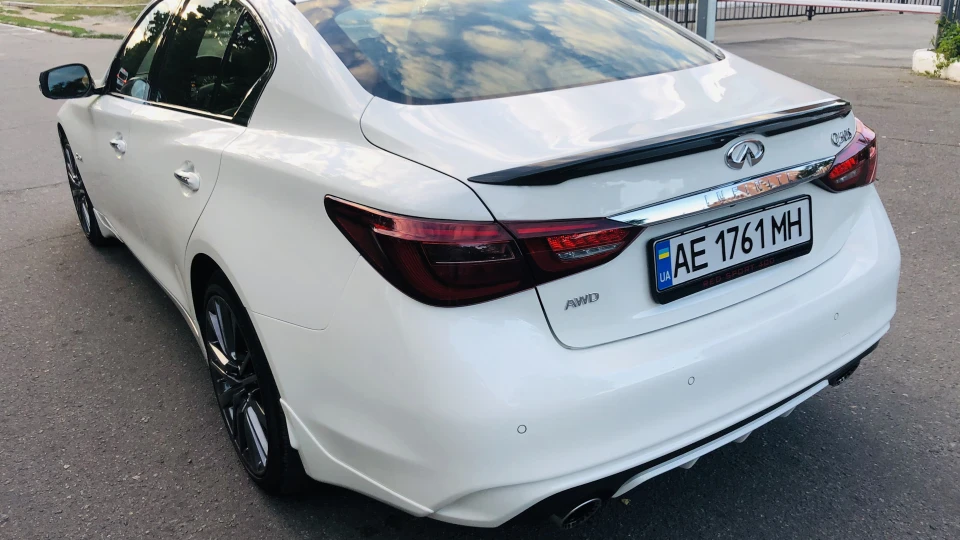 Infiniti Q50 RED SPORT 400 2