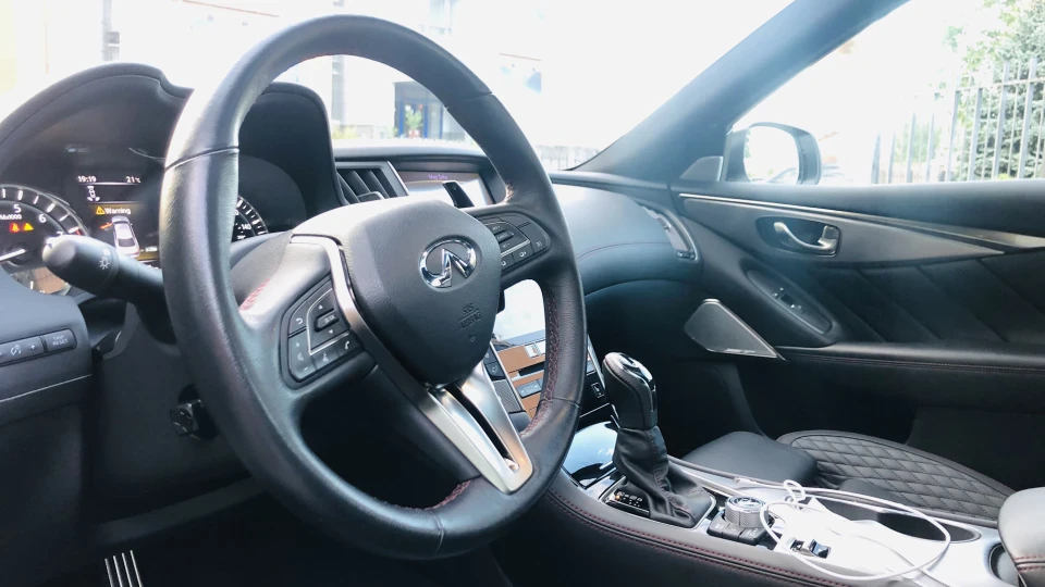 Infiniti Q50 RED SPORT 400 4