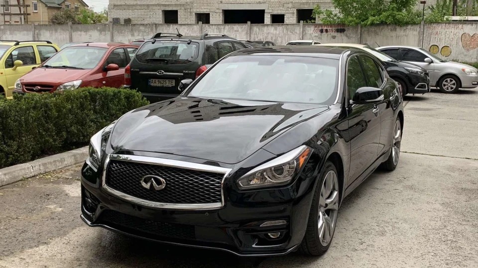 Infiniti Q70