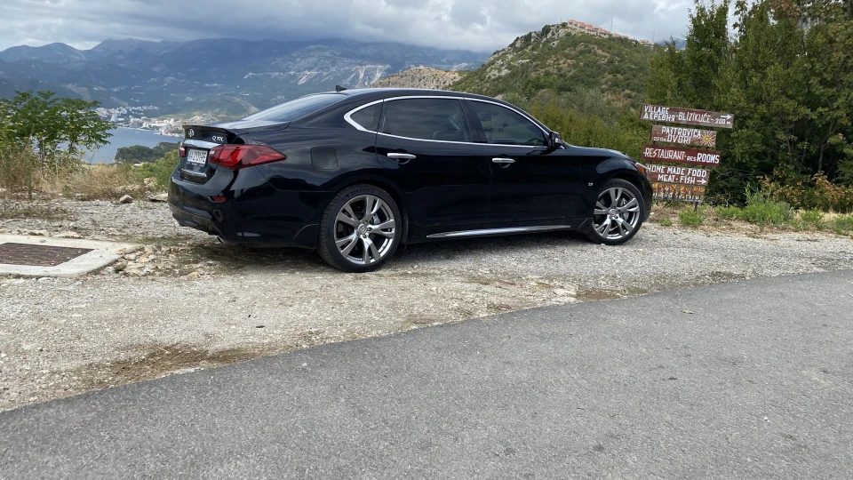 Infiniti Q70 L 3